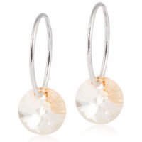 15-1248-28 أقراط دائرية فضية أنيقة تتميز بقطرات من الكريستال المتلألئ، مثالية لإضافة لمسة من السحر إلى أي مظهر.