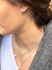 orhangen_halsband_blomdahl_7330981520109_7330981590300_7330981590386_15-1268-01_33-24197-2001_33-24191-1001 Elegant silver jewelry set featuring stud earrings and layered necklaces with sparkling pendants, ideal for stylish accessories.