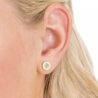 orhangen_titan_blomdahl_7330981530238_15-1391-01_a.jpg أقراط فضية أنيقة تتميز بتصميم دائري مع أحجار لامعة، مثالية لإضافة لمسة من الرقي.