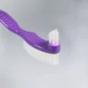 فرشاة الأسنان الصناعية - مدببة عن قرب - 540x فرشاة أسنان أرجوانية ذات شعيرات ناعمة مصممة للتنظيف اللطيف ونظافة الفم، مثالية للاستخدام اليومي وإزالة البلاك بشكل فعال.