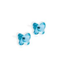 orhangen_nickelfri_plast_blomdahl_7330981510339_15-0199-05 Blue butterfly stud earrings featuring sparkling crystals, ideal for adding a touch of elegance to any outfit.