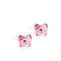 orhangen_nickelfri_plast_blomdahl_7330981510353_15-0199-24 Pink butterfly stud earrings featuring sparkling crystals, perfect for adding a playful touch to any outfit.